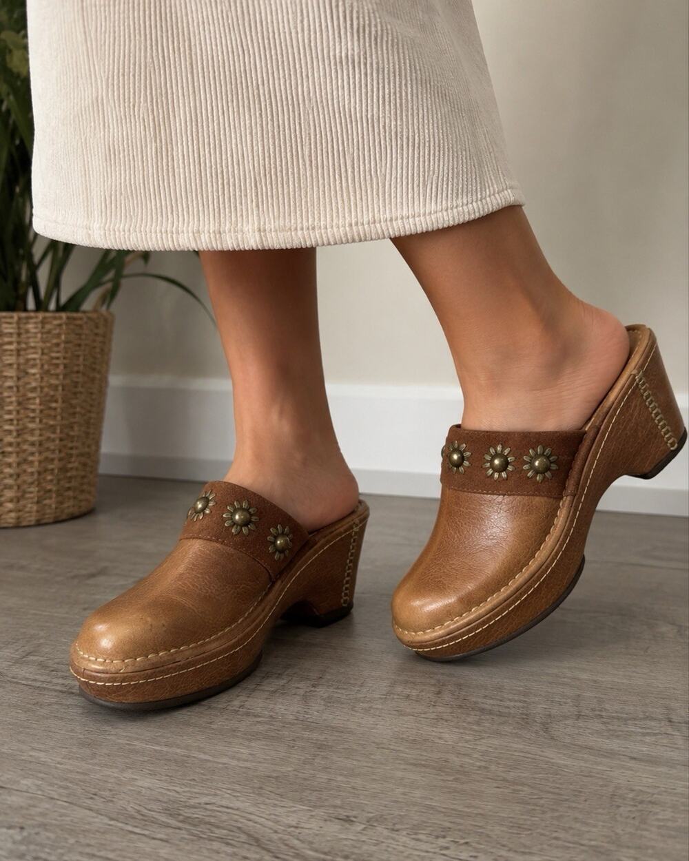 Ariat Brown Full Leather Clog Mules Studded Sunburst Detail 70s Boho Size 10